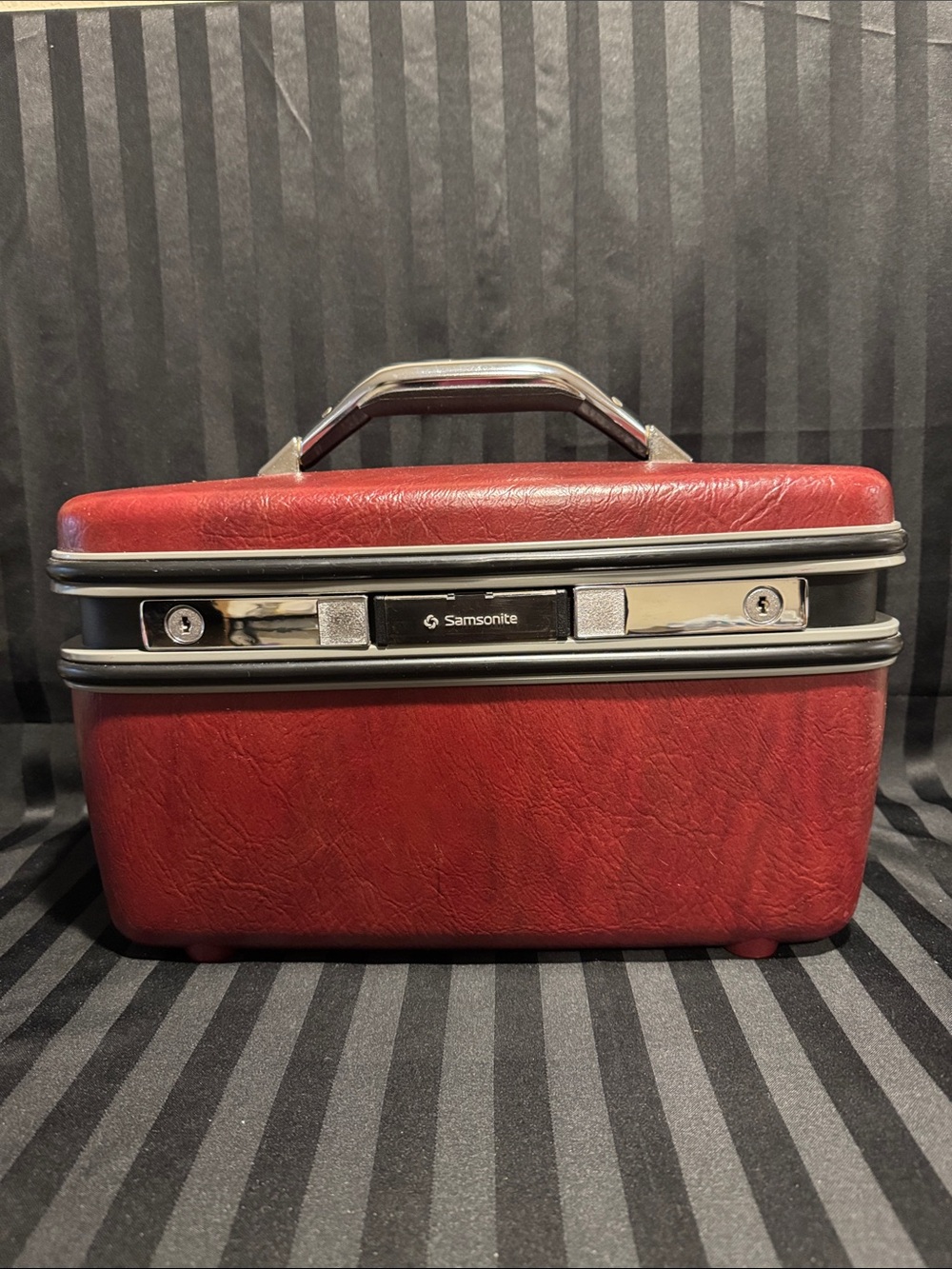 Samsonite Hard-Shell Cosmetic Train Case with Chrome Accents
